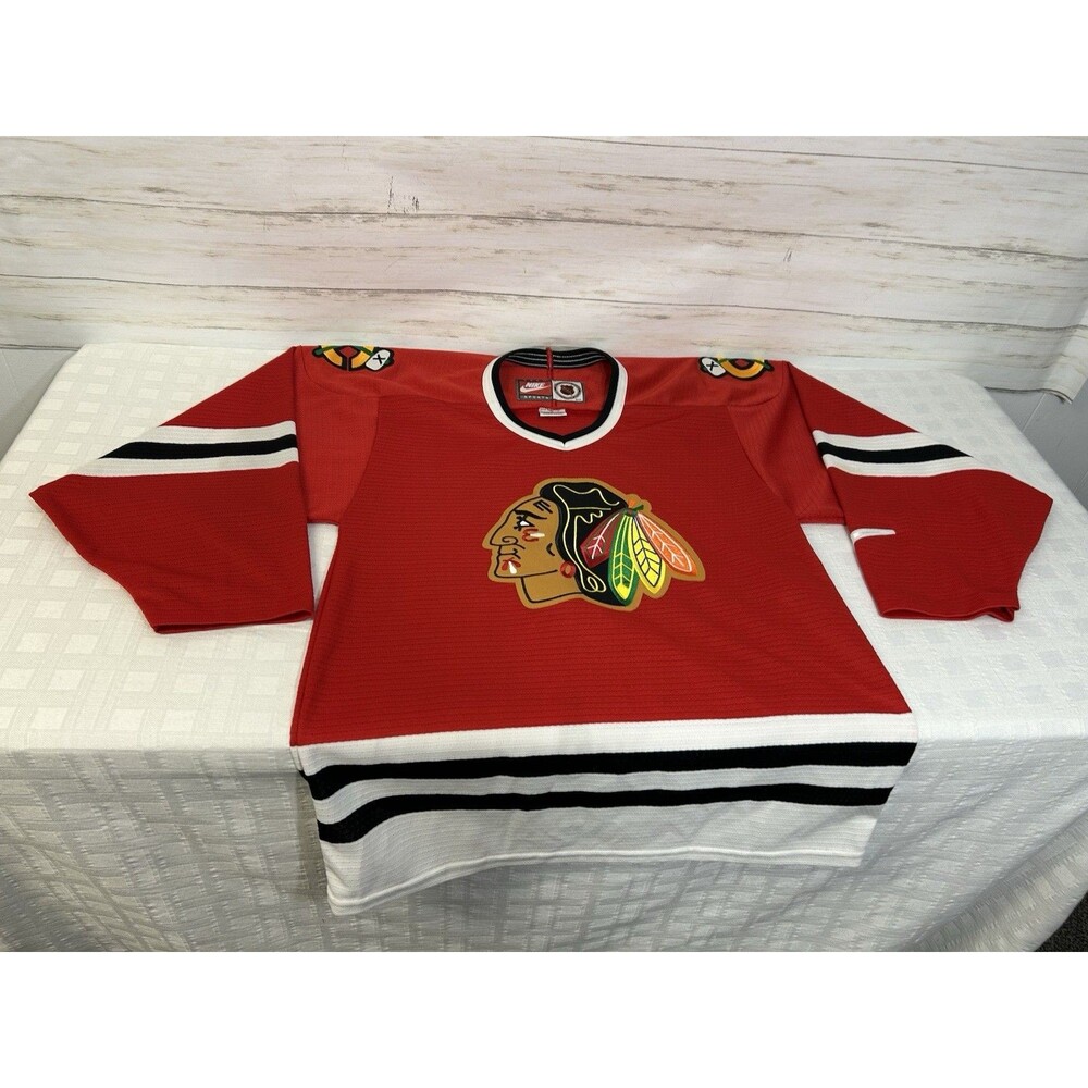 Chicago Blackhawks Jersey SMALL MENS Nike Team Made In Canada NHL Hockey shirt